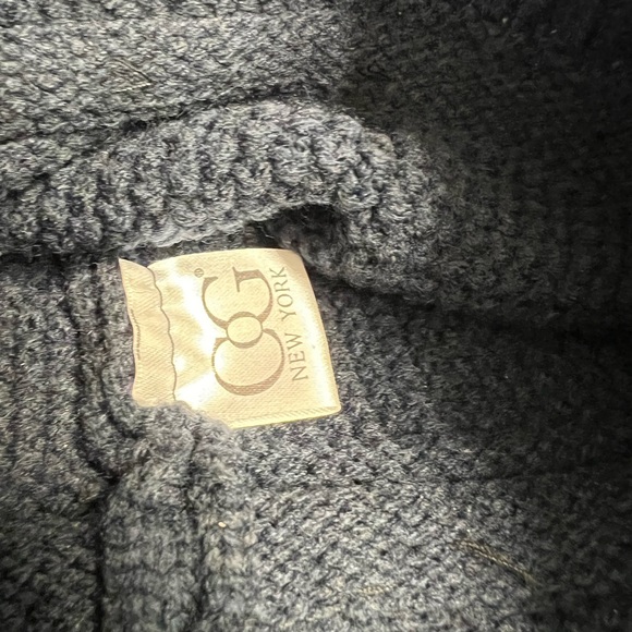 Navy blue hat in new condition never worn - Picture 2 of 2